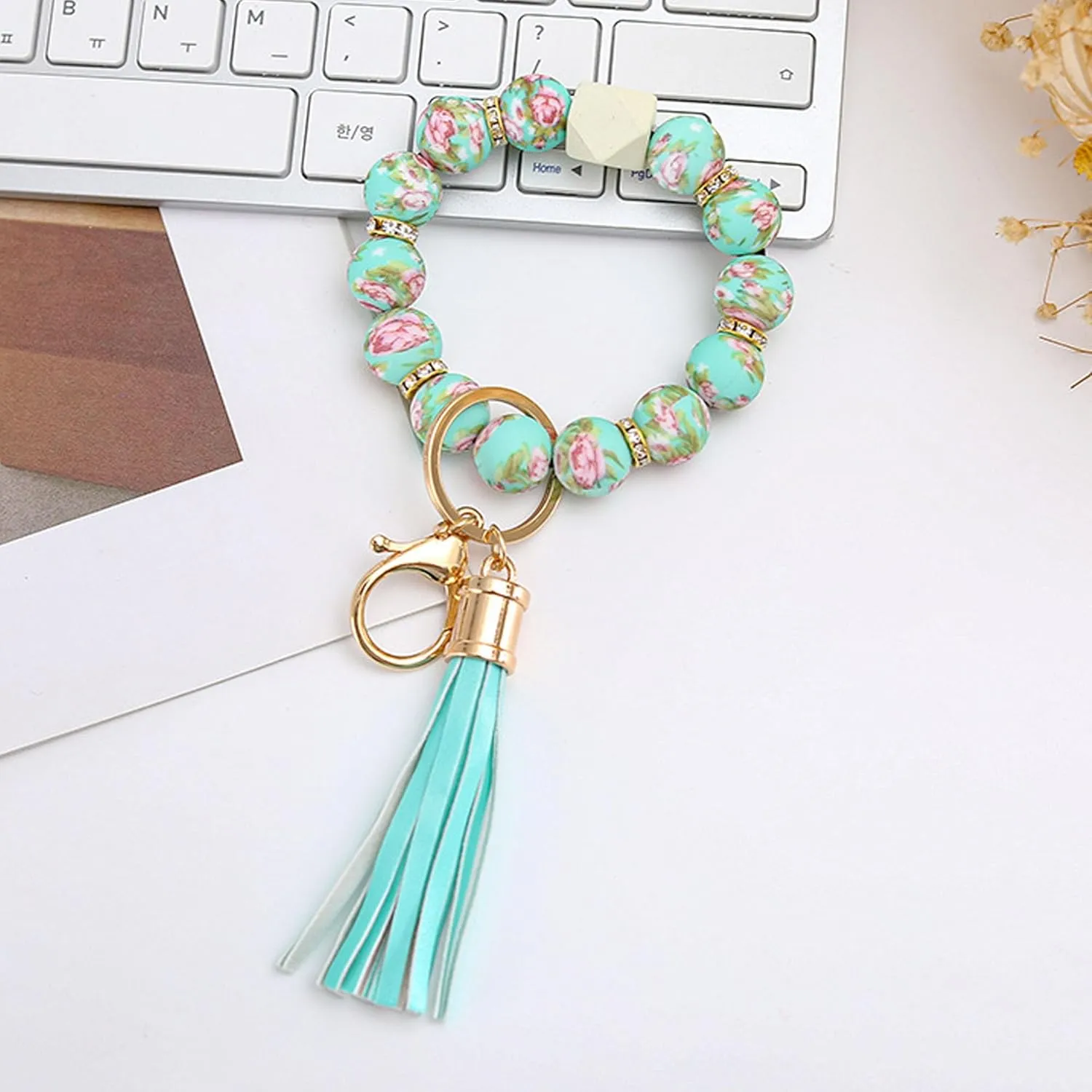 Beaded Keychain Bracelet, Silicone Bracelet Flower Butterfly Wrist Key Chain Car Key Holder Key Wristlet for Women