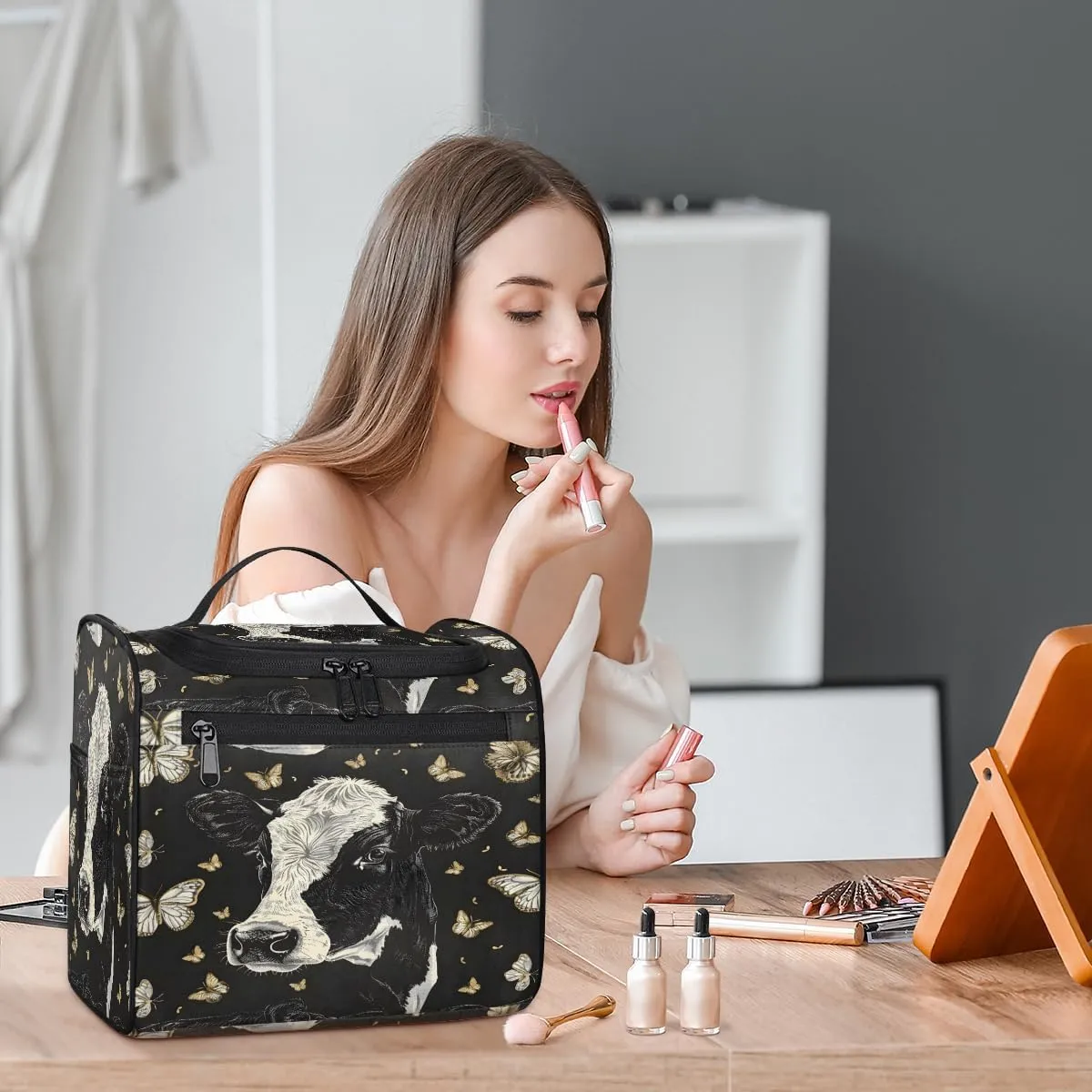 Cow Butterflies Travel Toiletry Bag for Men and Women, Large Hanging Makeup Bag Organizer Toiletries Bag for Travel, Cosmetic Bag with Handle