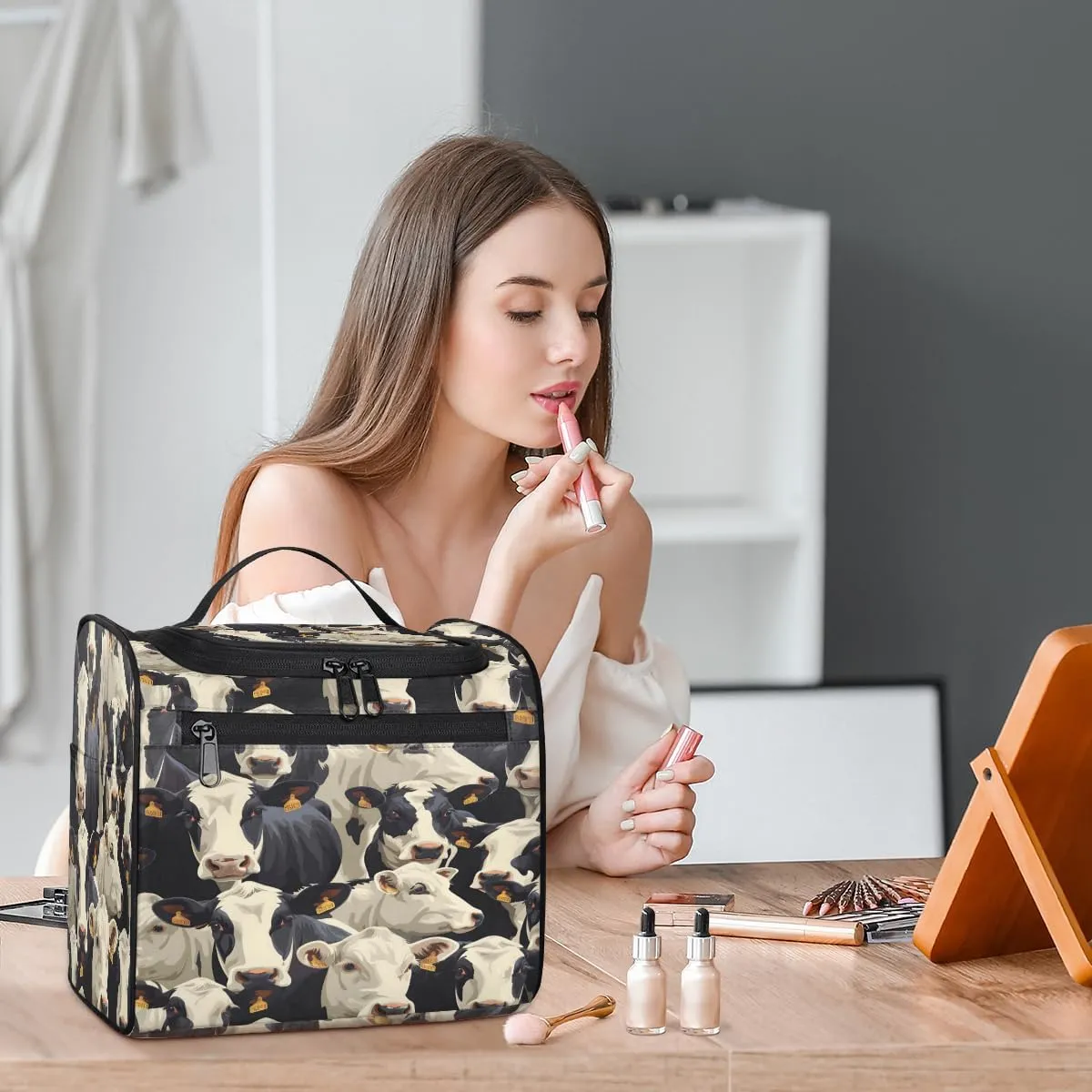 Cute Cow Print Travel Toiletry Bag for Men and Women, Large Hanging Makeup Bag Organizer Toiletries Bag for Travel, Cosmetic Bag with Handle