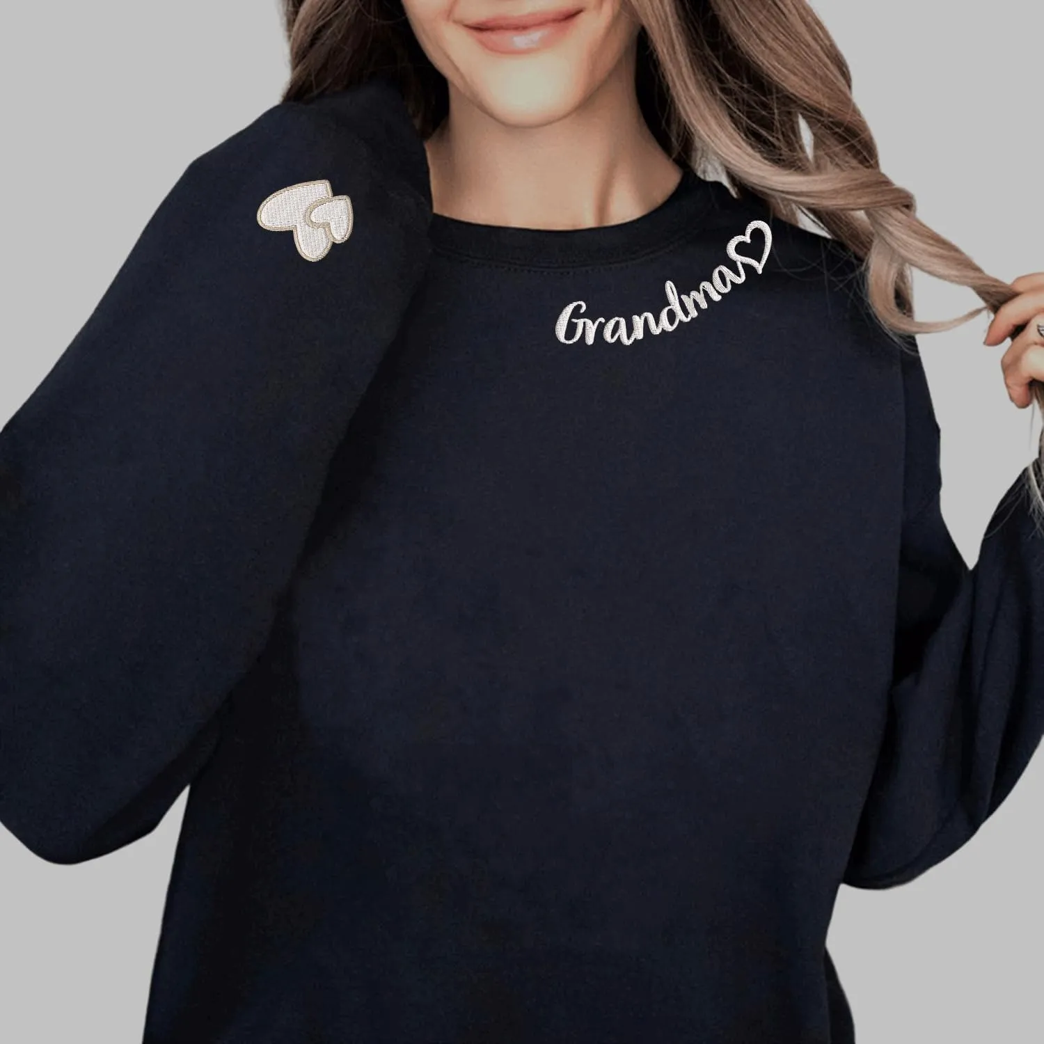 Mama Embroidered Crewneck Sweatshirt, Mama Neckline Sweater with Heart on Sleeve, Mama Pullover Size M-4XL