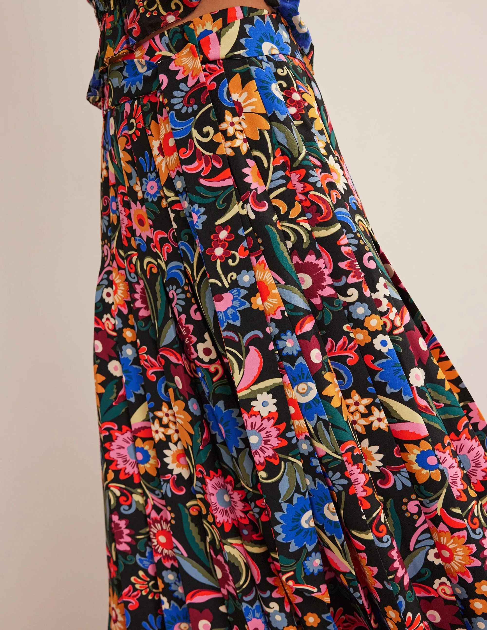 Pleated Palazzo Trousers-Black, Gardenia Pop